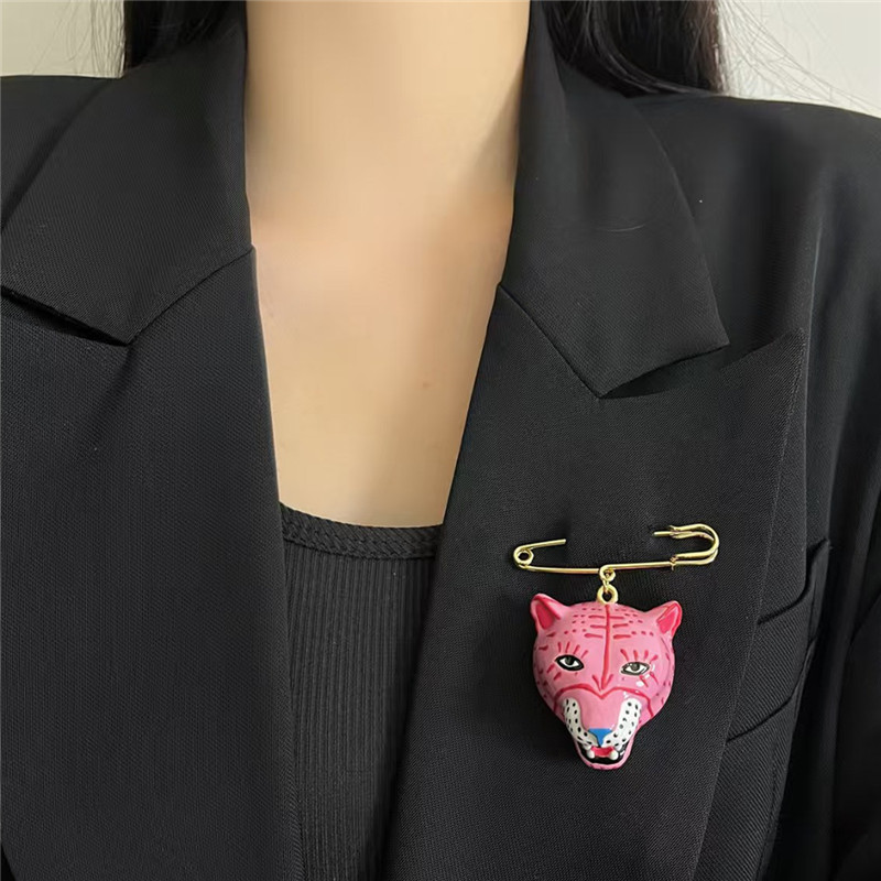 Women'S Formal Wear Suits - Elegante broche de tigre esmaltado para